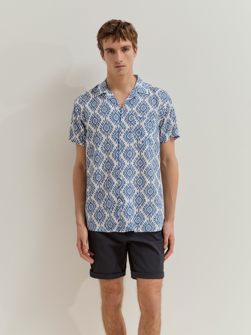 Short-sleeved shirt