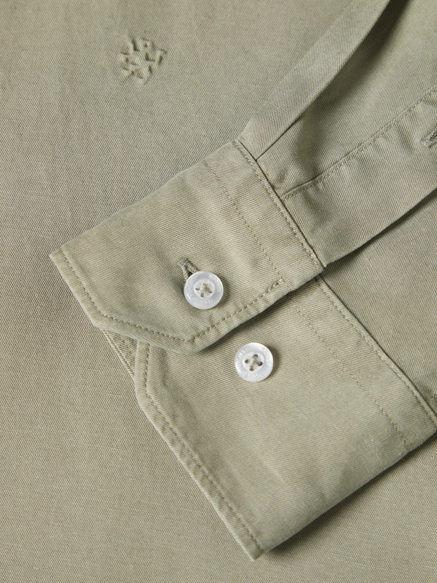 Camisa slim fit em liocel e linho