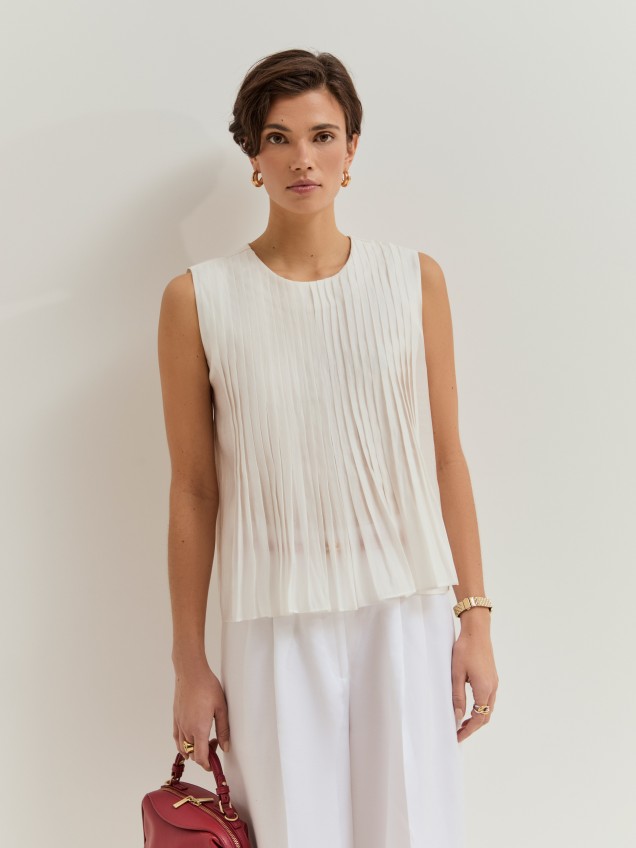 Sleeveless blouse