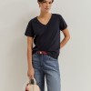 T-shirt decote em V