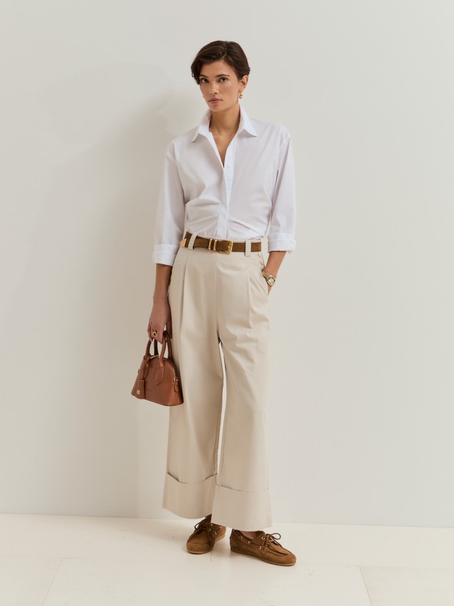 Shirt with twisted detail on the back