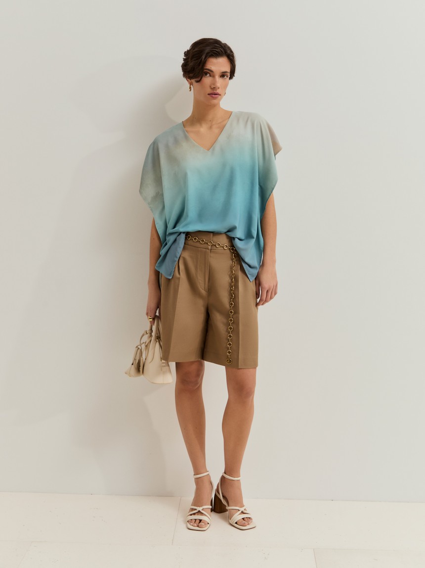 Short-sleeved blouse