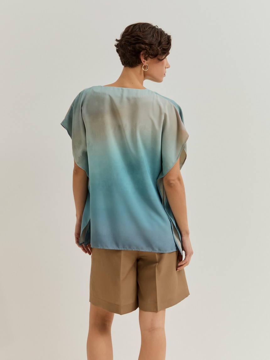 Short-sleeved blouse