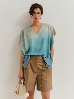 Short-sleeved blouse