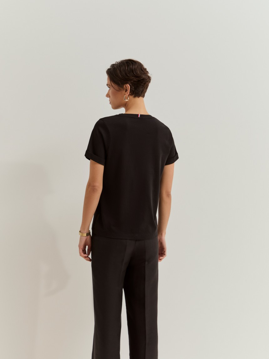 T-shirt decote em V