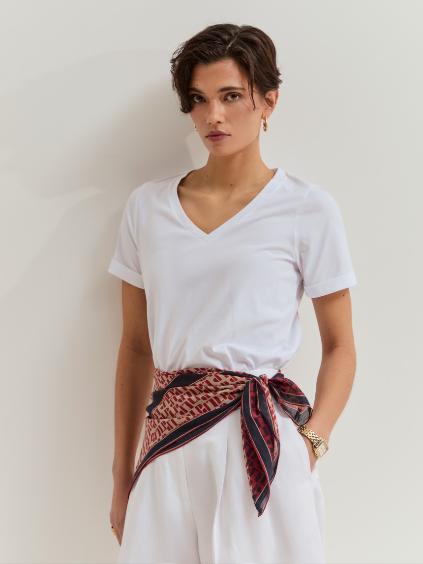 T-shirt decote em V