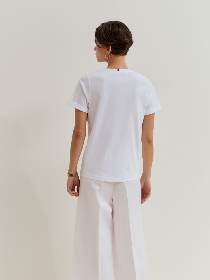 T-shirt decote em V
