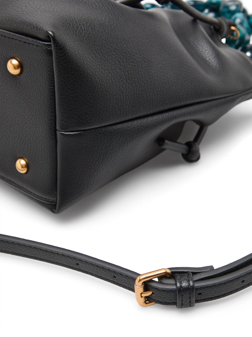 Bolso de mano con asa de pedrer�a