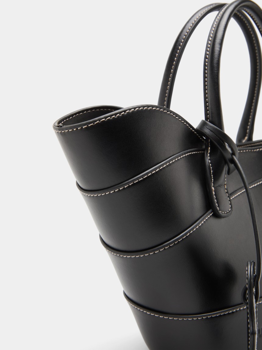 Bucket bag with charm