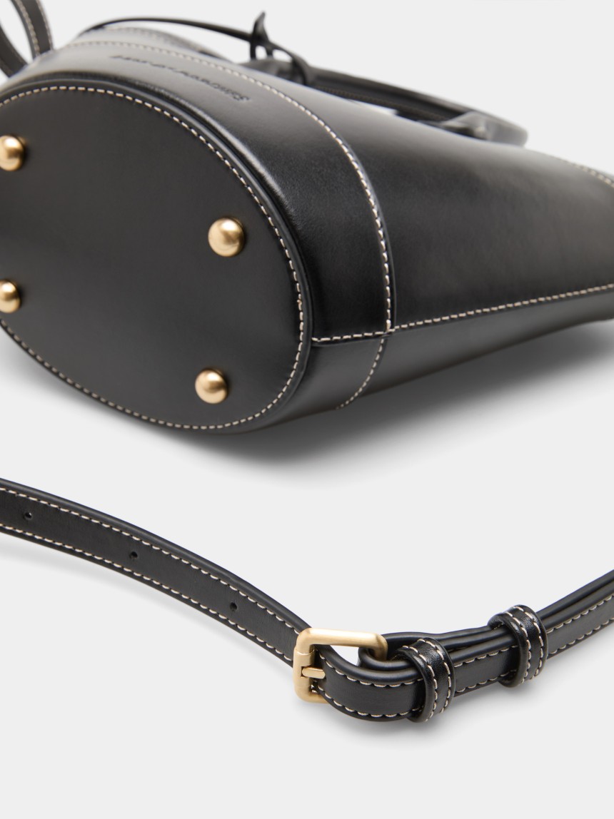 Bucket bag with charm