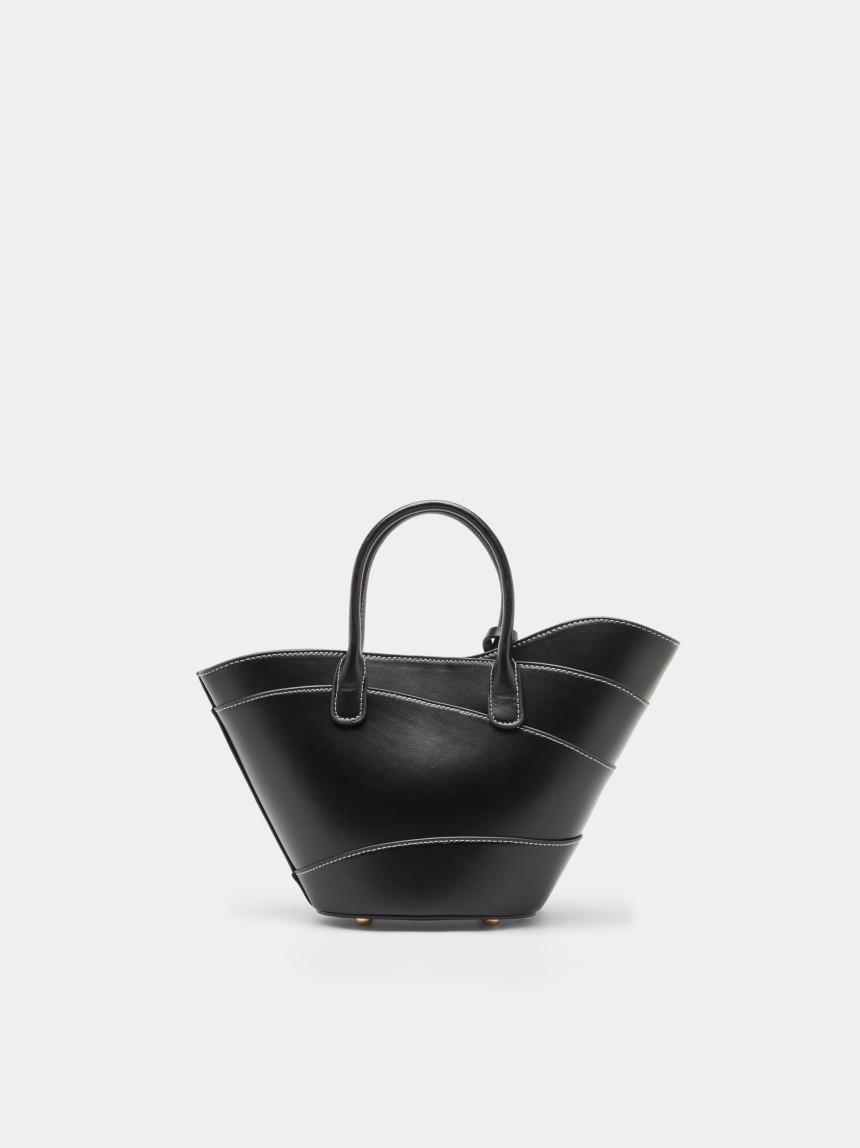 Bucket bag with charm