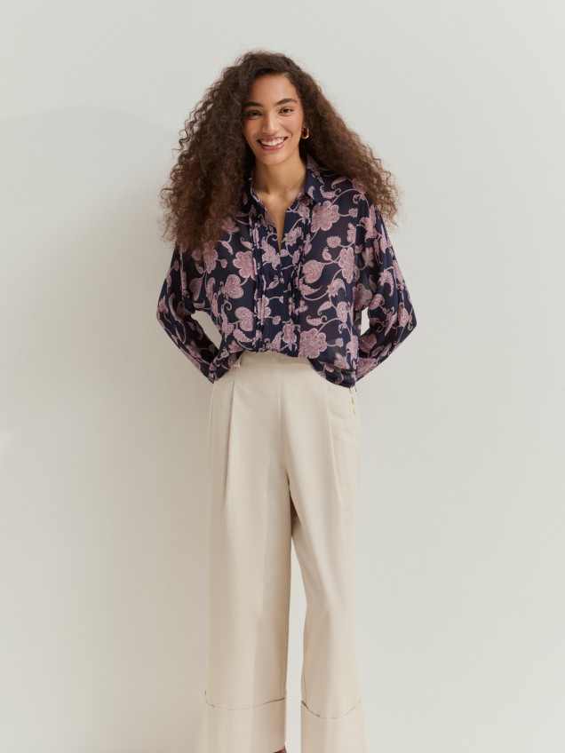 Blusa com padrão floral