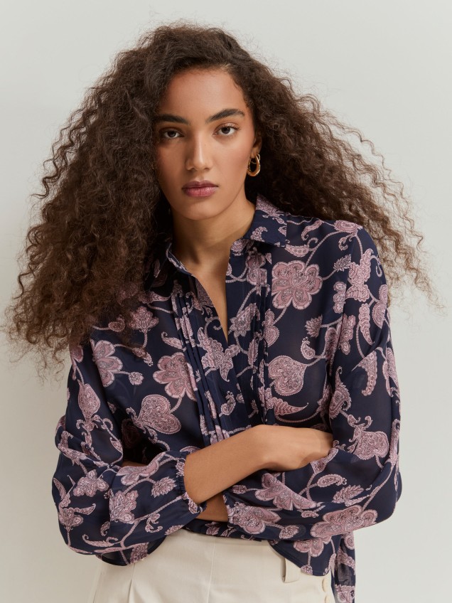 Blusa com padrão floral