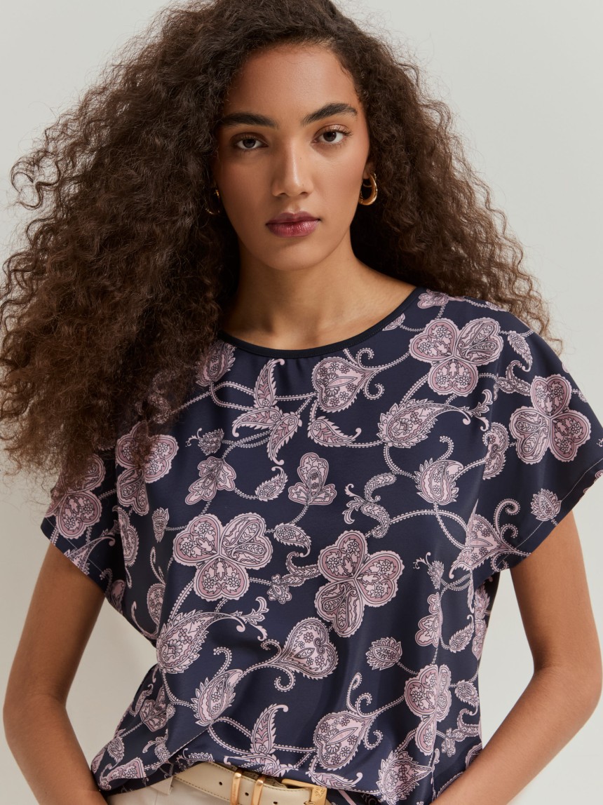 Blusa com padr�o floral