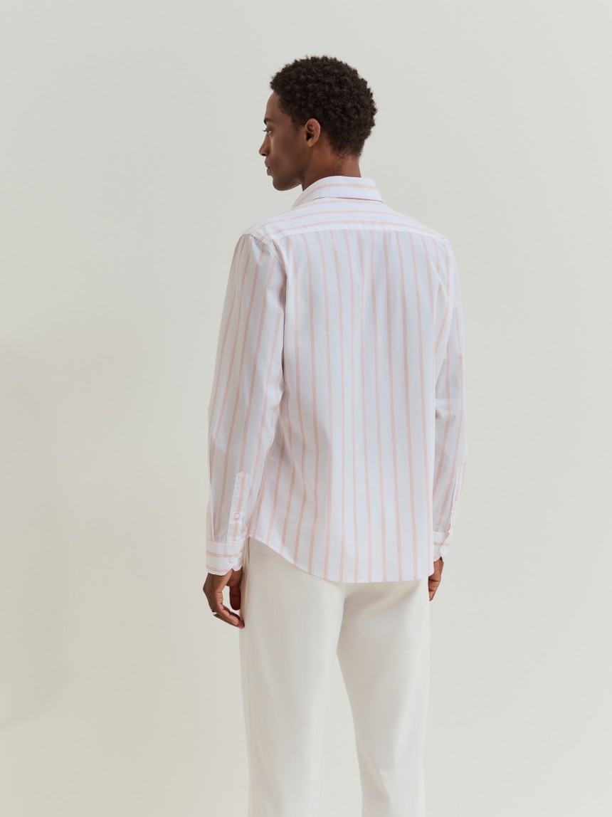 Camisa slim fit em algod�o �s riscas