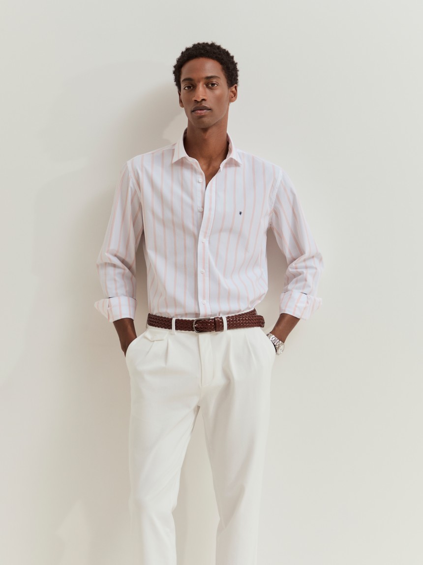 Camisa slim fit em algod�o �s riscas