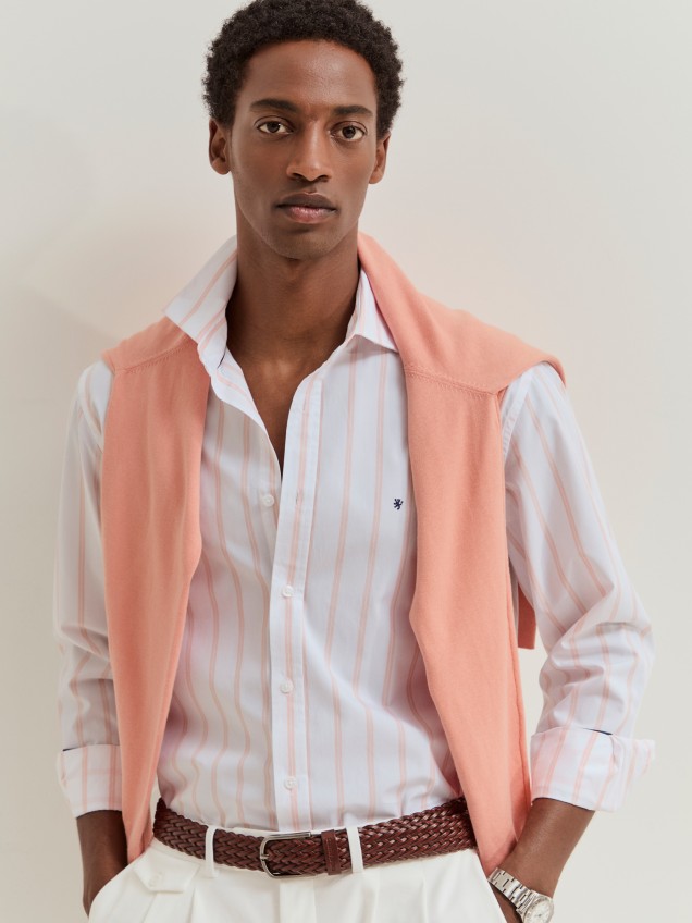 Camisa slim fit em algodão às riscas