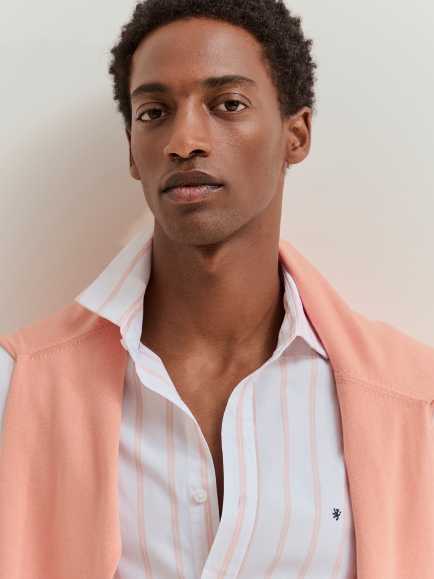 Camisa slim fit em algod�o �s riscas