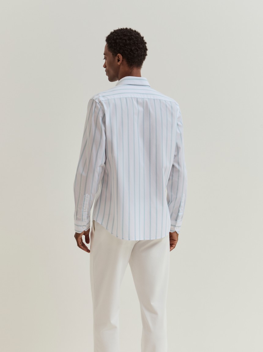 Camisa slim fit em algod�o �s riscas