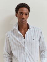 Camisa slim fit em algod�o �s riscas