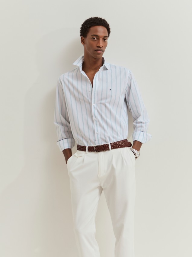 Camisa slim fit em algodão às riscas