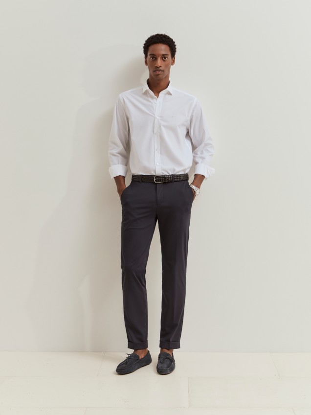 Calças travel slim fit