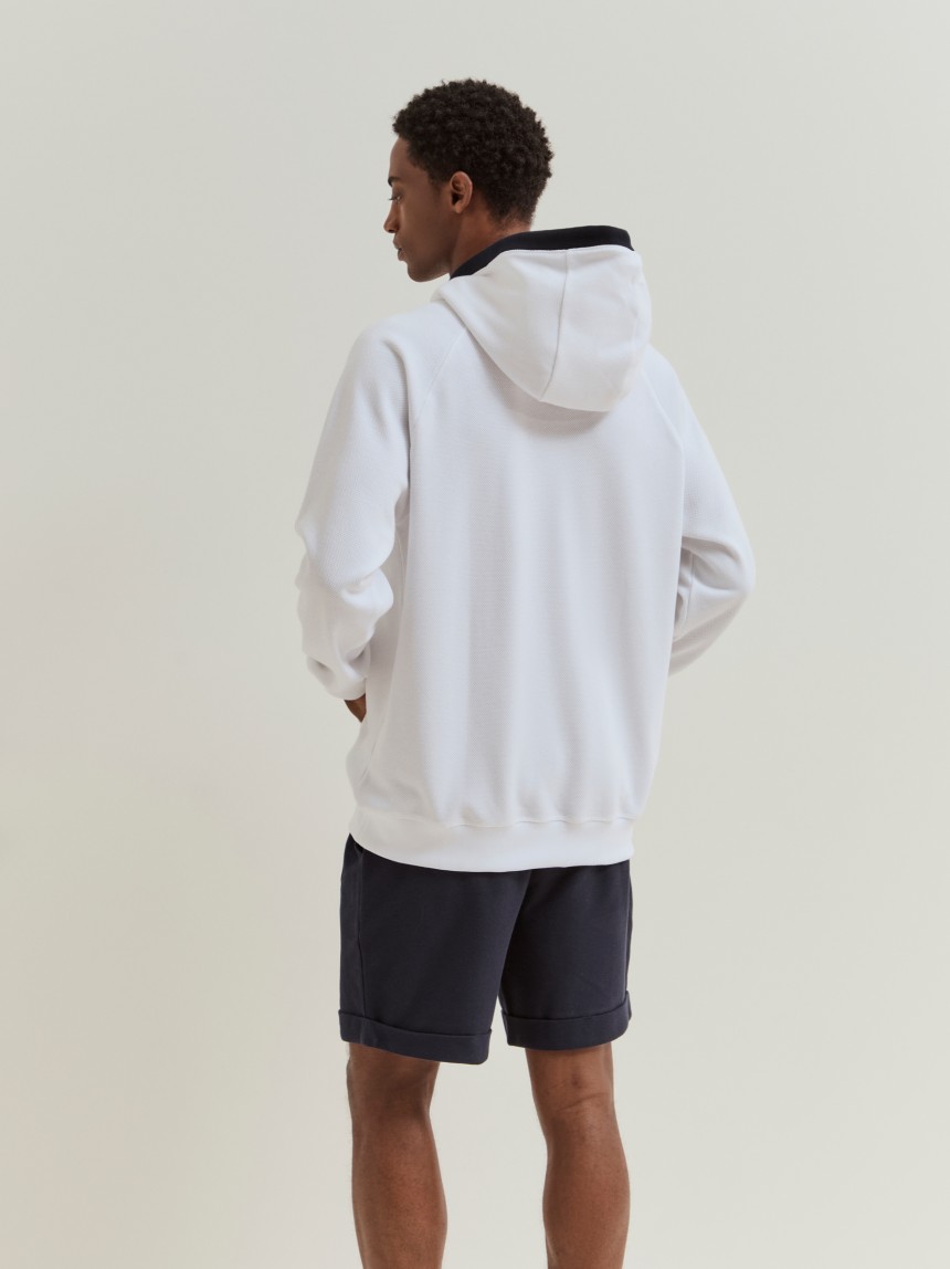 Sweatshirt com capuz