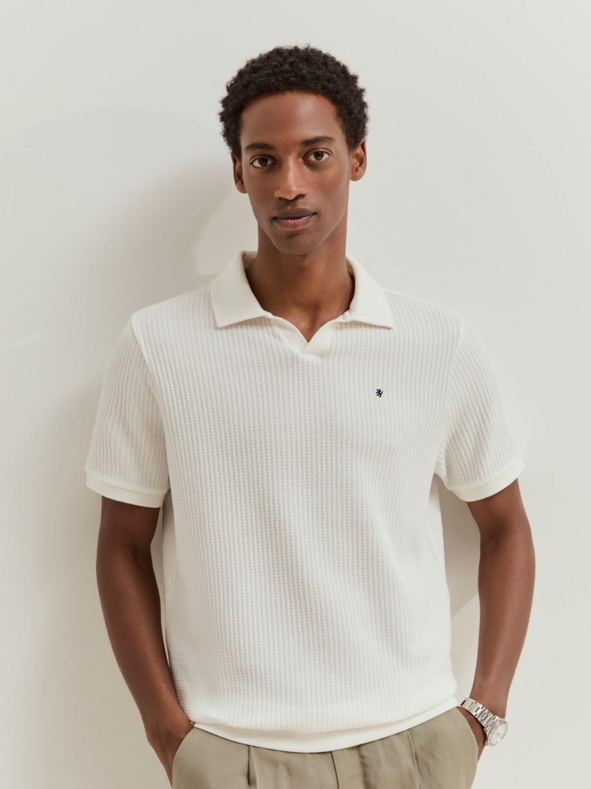 Polo de malha com textura waffle
