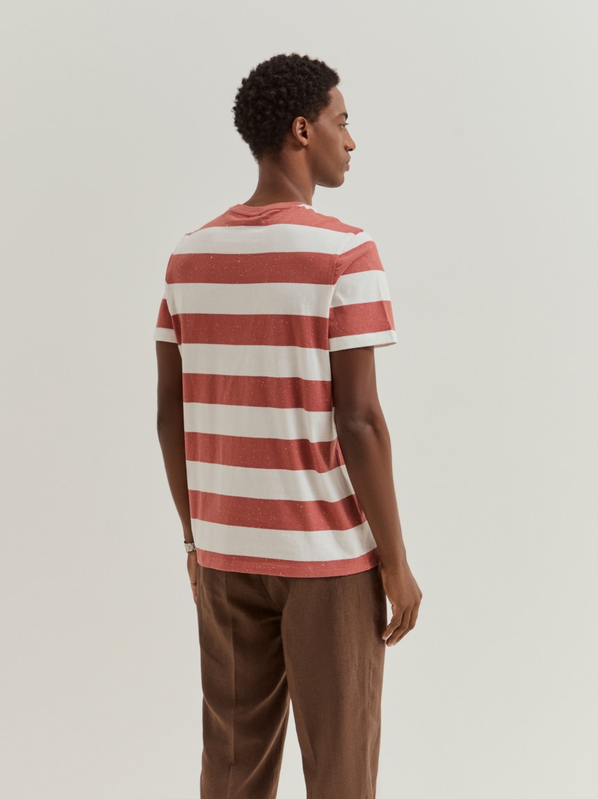 T-shirt �s riscas
