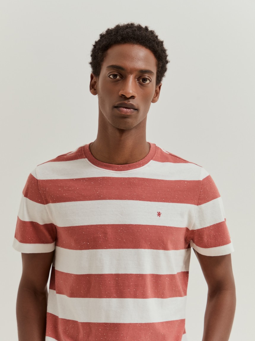 T-shirt �s riscas