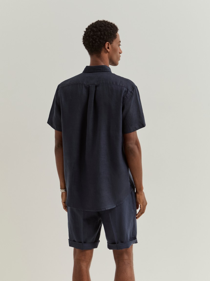Short-sleeved linen shirt