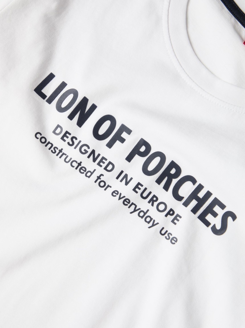 Short-sleeved T-shirt