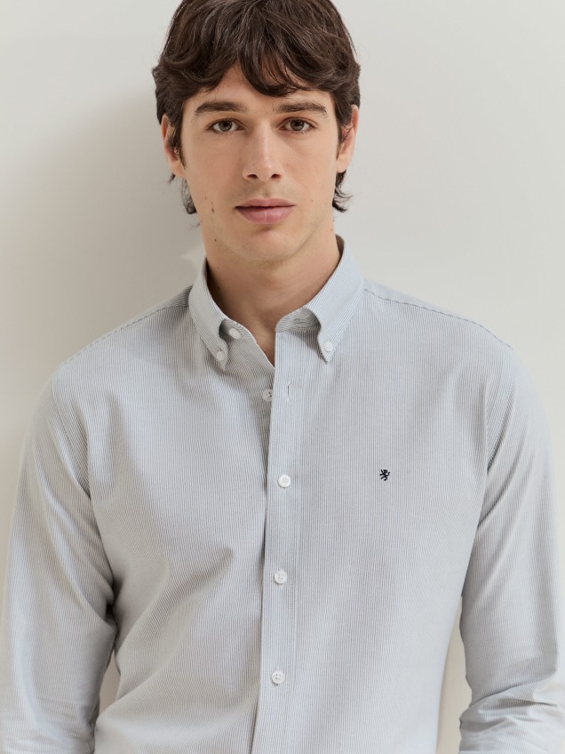 Camisa de corte entallado