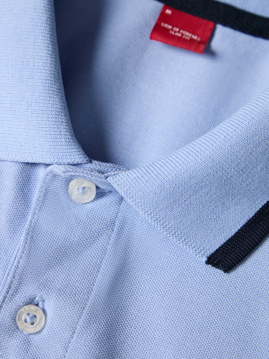 Polo piqu� com riscas e estampado