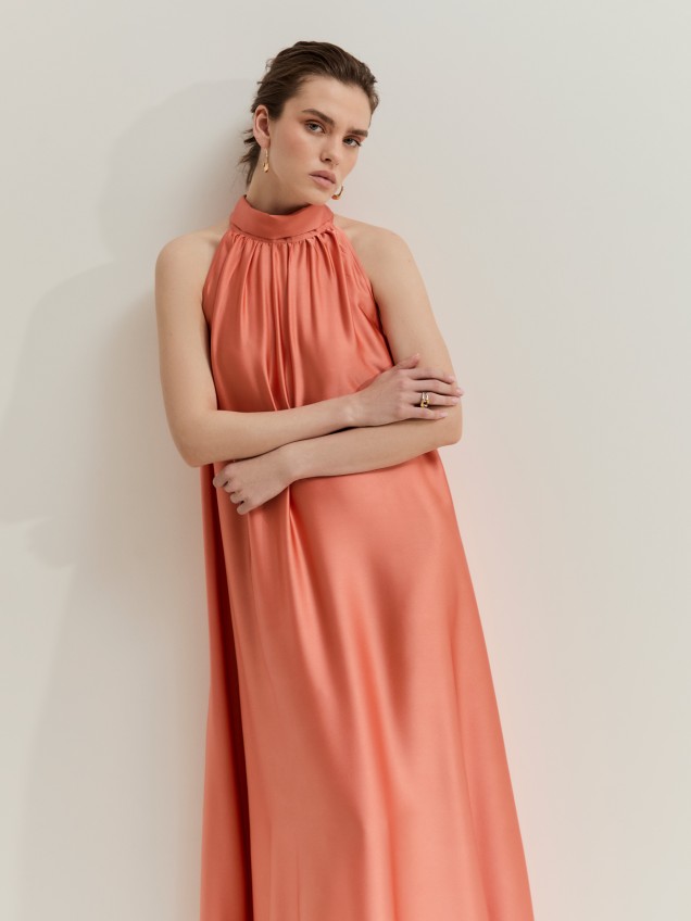 Vestido fluido acetinado