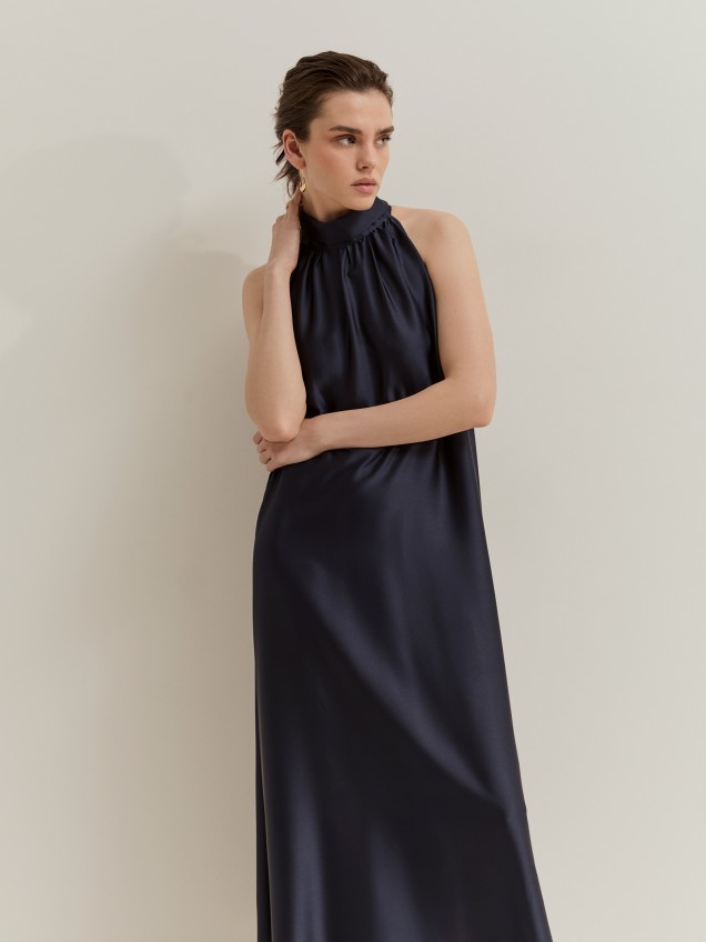 Vestido fluido acetinado
