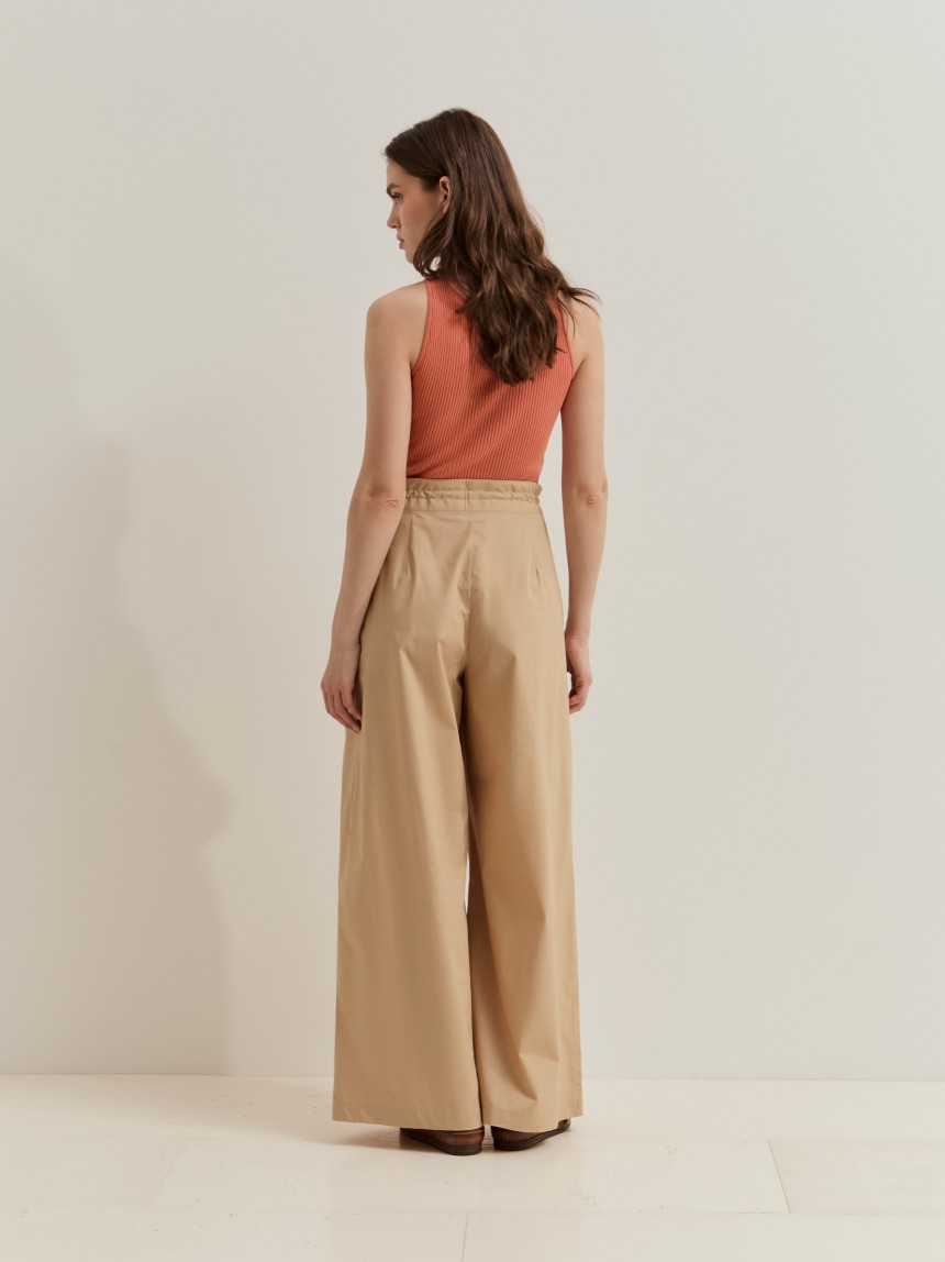 Wide-leg trouseres