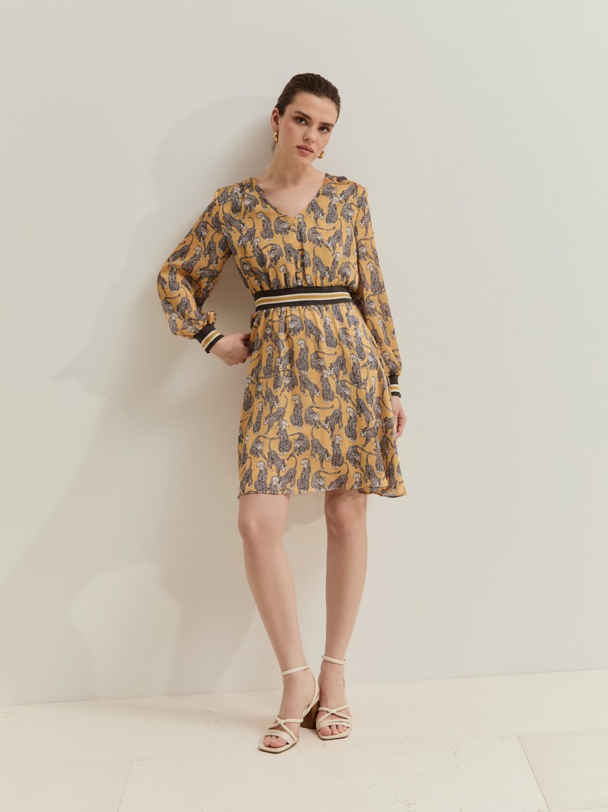 Vestido curto com padr�o