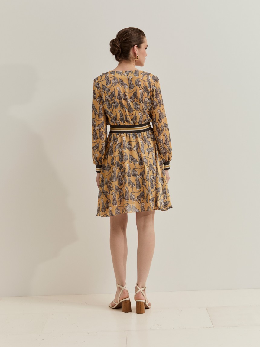 Vestido curto com padr�o