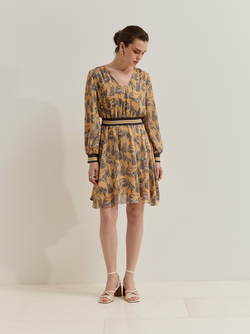 Vestido curto com padr�o