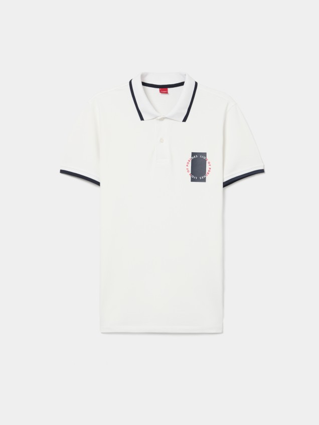 Polo piqué com riscas e estampado