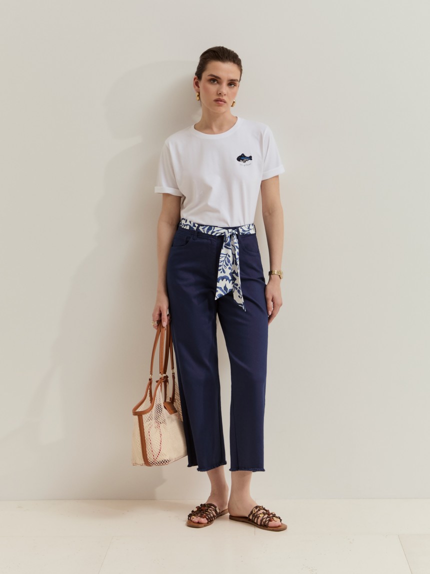 T-shirt com peixe bordado