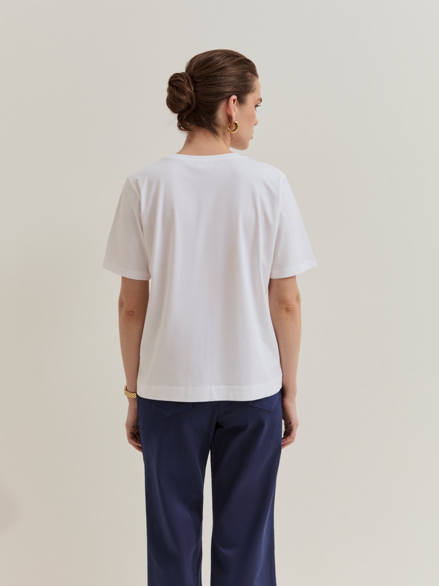 T-shirt com peixe bordado