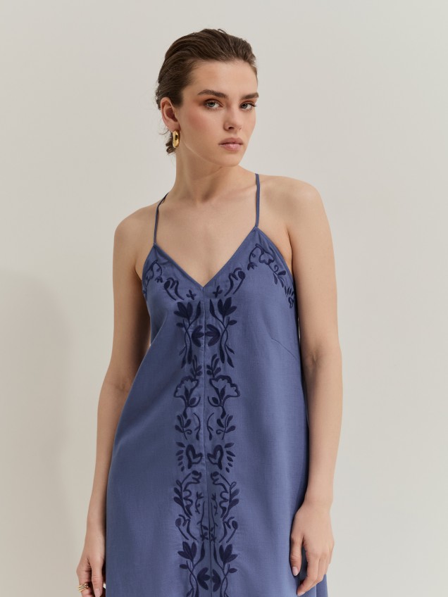Strappy dress in lyocell and linen.