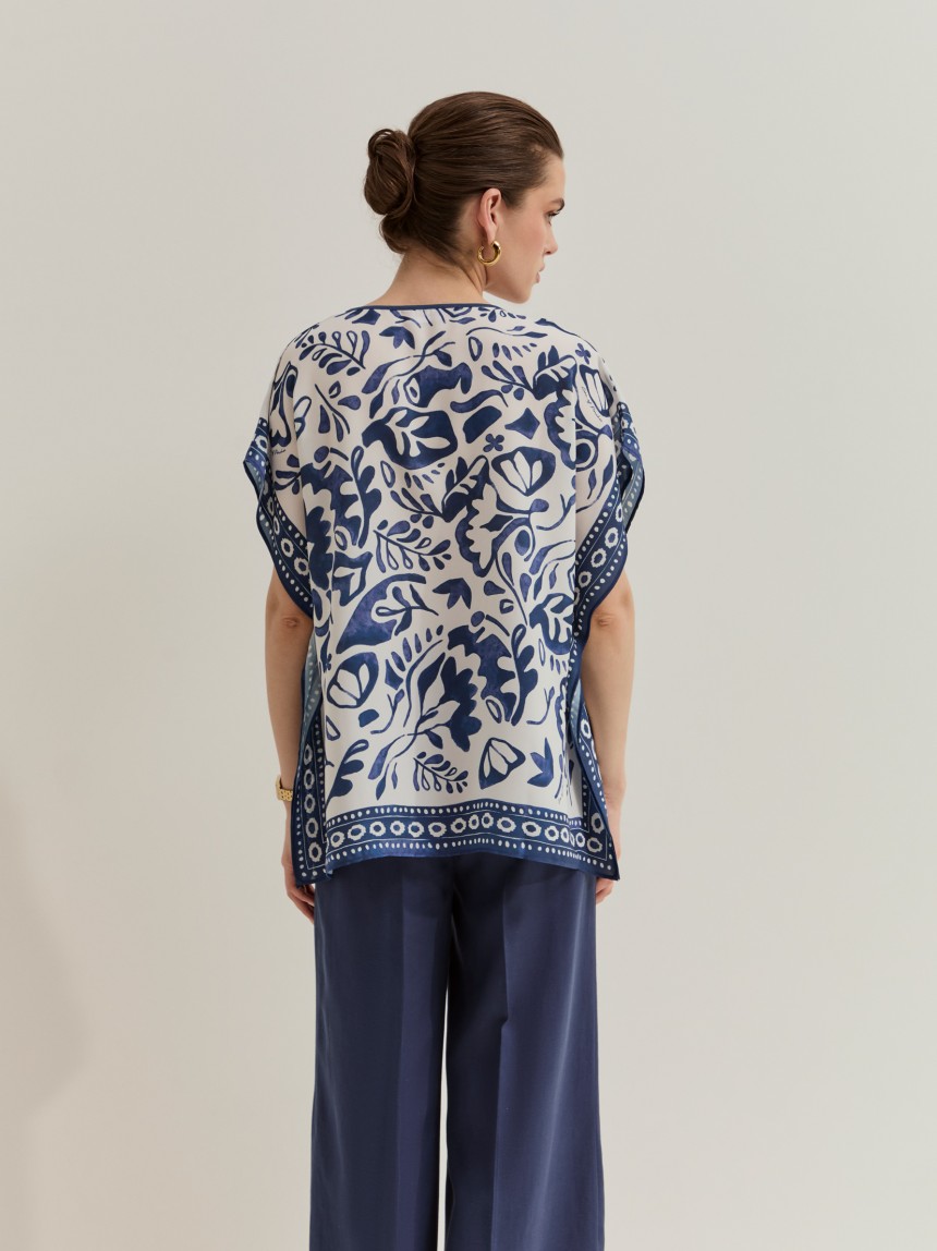 Blouse with pattern