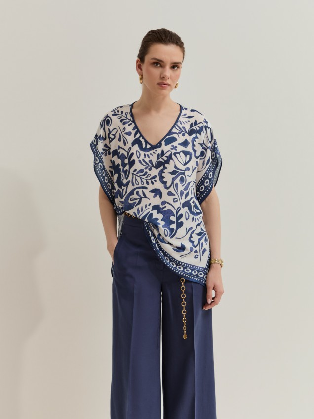 Blouse with pattern