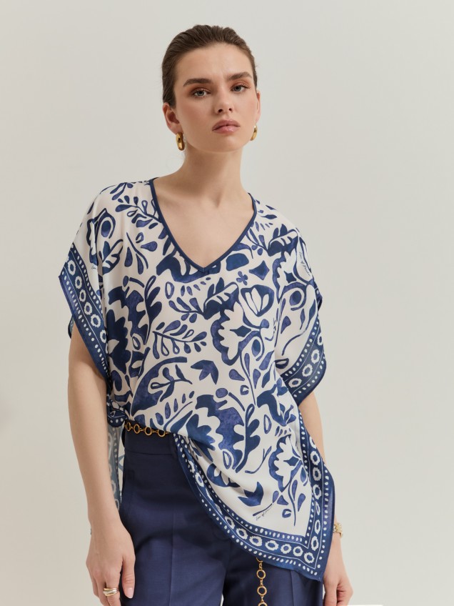 Blouse with pattern