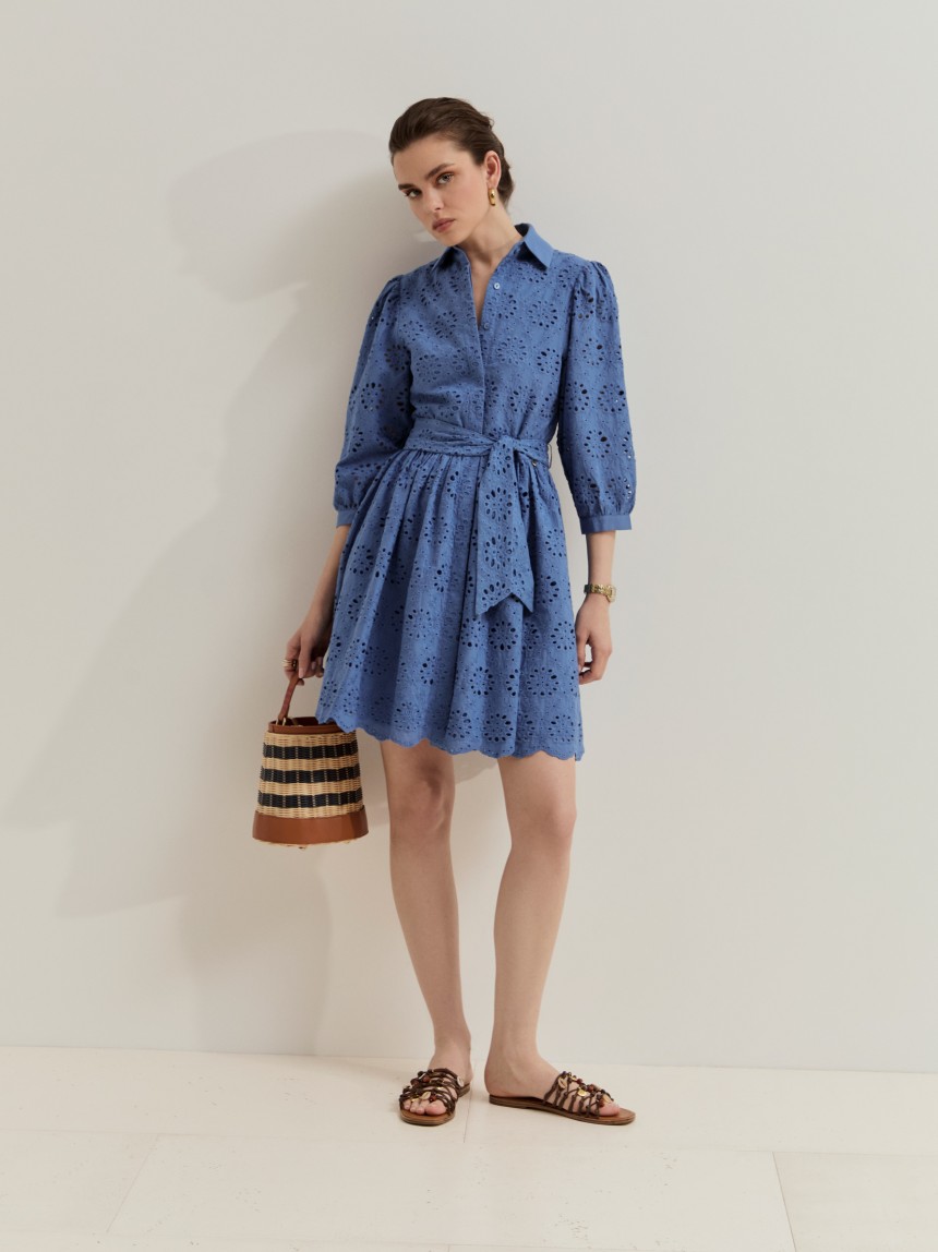 Vestido curto com bordado ingl�s