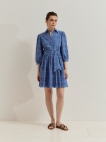 Vestido curto com bordado ingl�s
