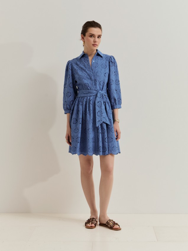 Vestido curto com bordado inglês